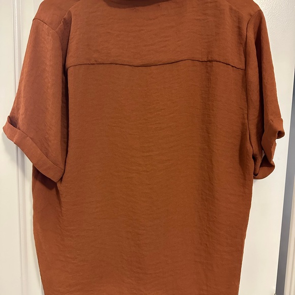 Great top for fall 🍂! Size L - Picture 4 of 4